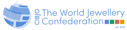 Logo della World Jewellery Confederation (CIBJO), con globo stilizzato in azzurro e blu a sinistra, nome dell'organizzazione in bianco e quadrati colorati verde, arancione e giallo a destra. Anno di fondazione 1926 indicato in basso.